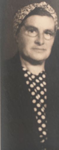 Anna Ezrer
